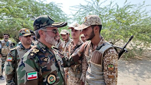 هشدار فرمانده ارتش: پای نظامی آمریکا در ایران قطع میشود